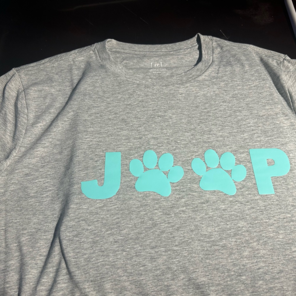 GRAY AND TEAL JEEP T SHIRT PAWS SIZE LARGE